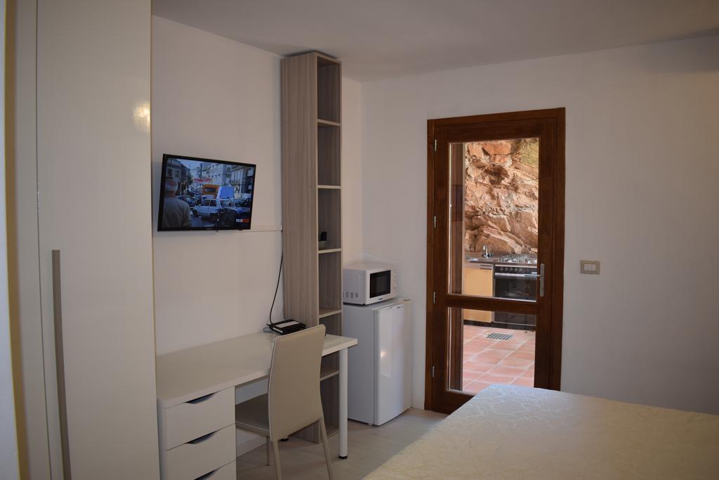Villaggio Est Affittacamere San Teodoro  Exterior photo